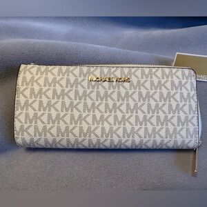 Michael Kors Jet Set Wallet